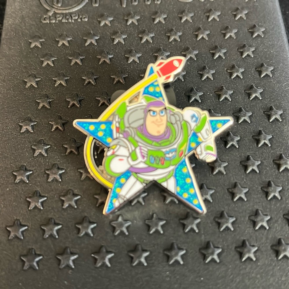 🆕 Buzz Lightyear Toy Story 4 trading pin